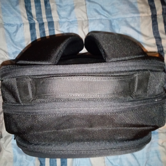 EUC Lululemon cruiser backpack - Picture 8 of 13